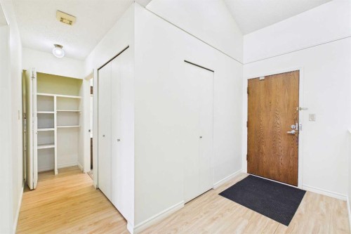 409-3719B 49 Street Nw, Calgary, AB 