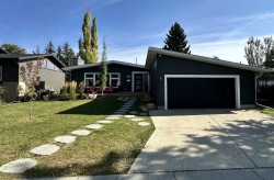 68 Haysboro Crescent SW Calgary, AB T2V 3E9