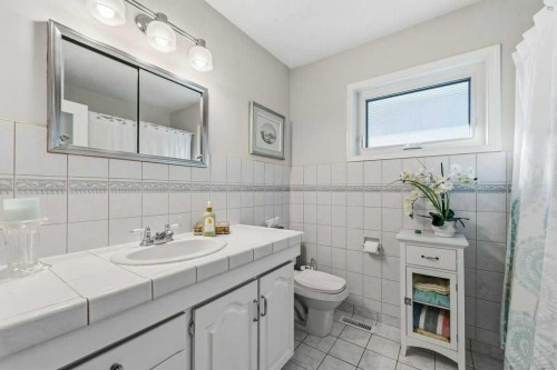 7804 7 Street Sw, Calgary, AB 