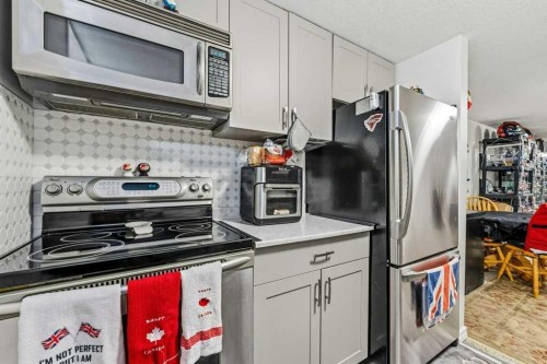 7804 7 Street Sw, Calgary, AB 