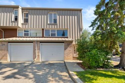 31 Brae Glen Court SW Calgary, AB T2W 1B6