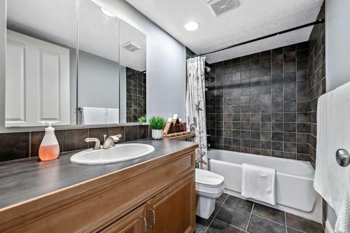 2222 26 Street Sw, Calgary, AB 
