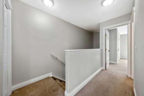 2508 72 Avenue Se, Calgary, AB 