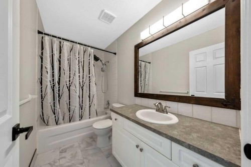2508 72 Avenue Se, Calgary, AB 
