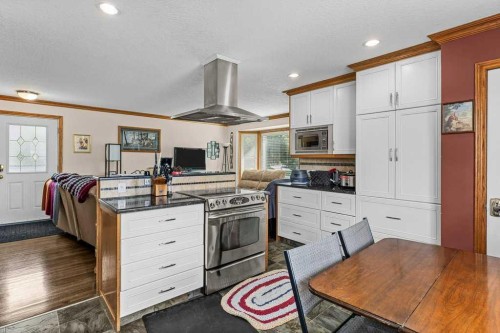 44 Lynndale Road Se, Calgary, AB 
