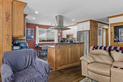 44 Lynndale Road Se, Calgary, AB 