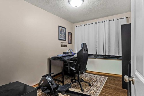 44 Lynndale Road Se, Calgary, AB 