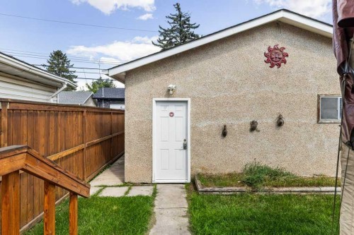 44 Lynndale Road Se, Calgary, AB 