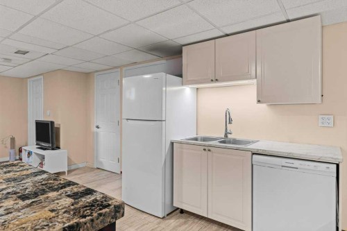 44 Lynndale Road Se, Calgary, AB 