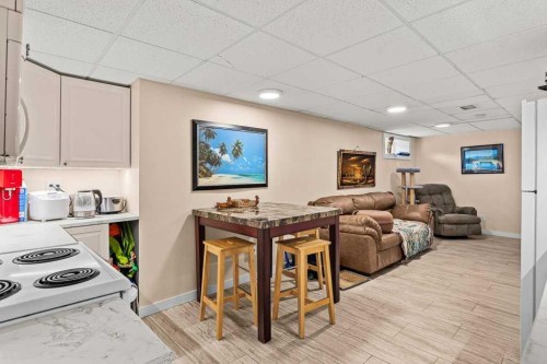 44 Lynndale Road Se, Calgary, AB 