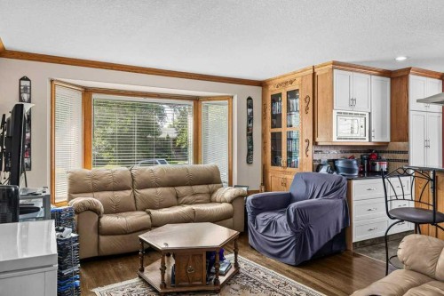 44 Lynndale Road Se, Calgary, AB 