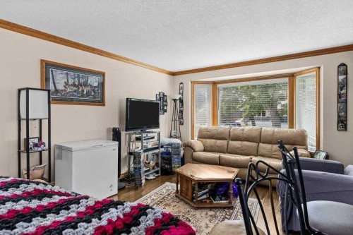 44 Lynndale Road Se, Calgary, AB 