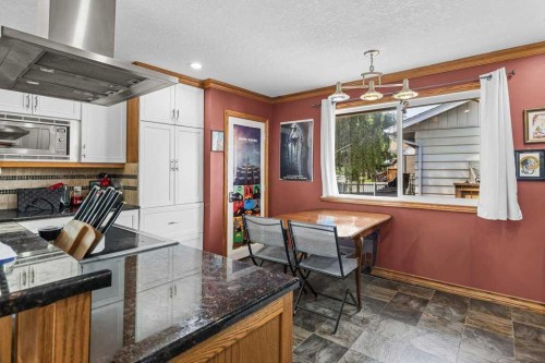 44 Lynndale Road Se, Calgary, AB 