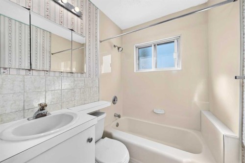 435 51 Avenue, Calgary, AB 