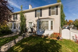 6 Ypres Green SW Calgary, AB T2T 6L3