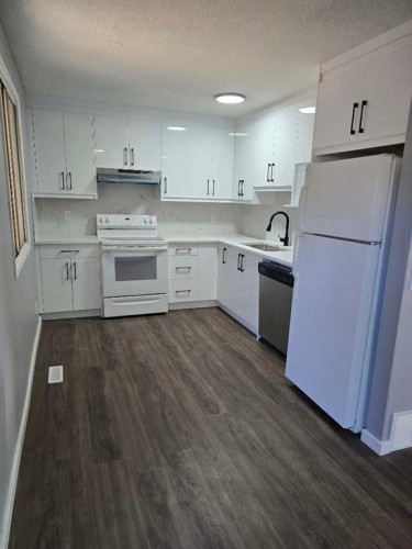 215 Pineset Place Ne, Calgary, AB 