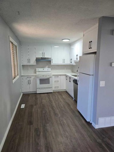 215 Pineset Place Ne, Calgary, AB 
