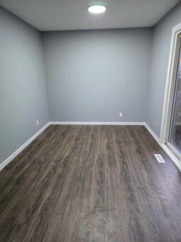 215 Pineset Place Ne, Calgary, AB 