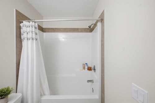 7 Lambeau Lane Se, Airdrie, AB 
