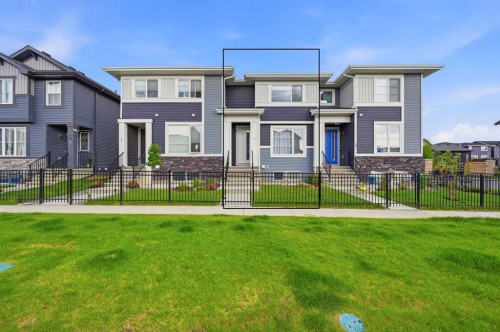 7 Lambeau Lane Se, Airdrie, AB 