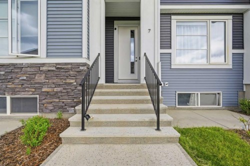 7 Lambeau Lane Se, Airdrie, AB 