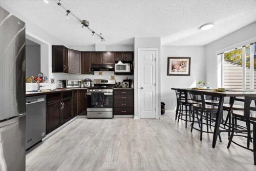 121 Everhollow Heights Sw, Calgary, AB 