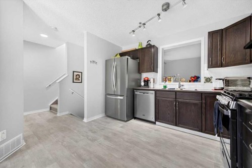 121 Everhollow Heights Sw, Calgary, AB 