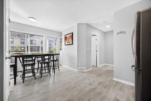 121 Everhollow Heights Sw, Calgary, AB 