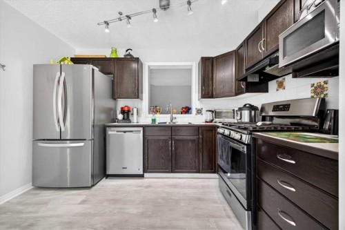 121 Everhollow Heights Sw, Calgary, AB 