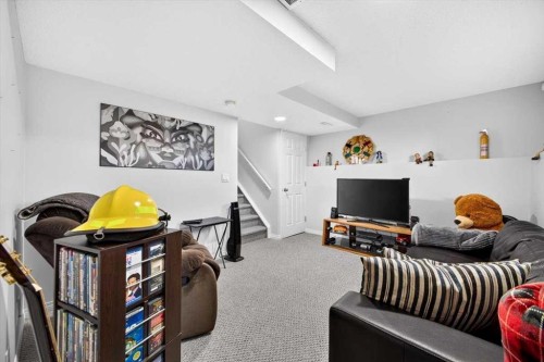 121 Everhollow Heights Sw, Calgary, AB 