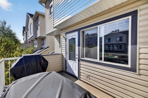 121 Everhollow Heights Sw, Calgary, AB 