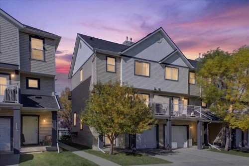 121 Everhollow Heights Sw, Calgary, AB 