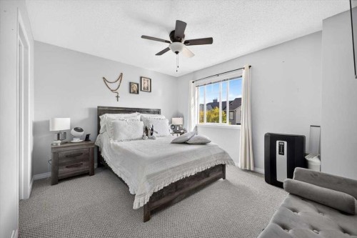 121 Everhollow Heights Sw, Calgary, AB 