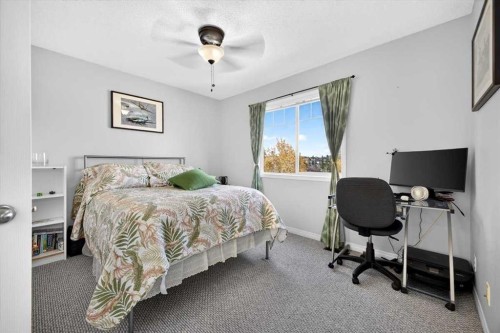 121 Everhollow Heights Sw, Calgary, AB 