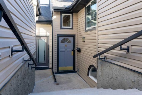 33-448 Strathcona Drive Sw, Calgary, AB 