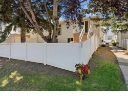 237 Sabrina Way SW Calgary, AB T2W 4J4