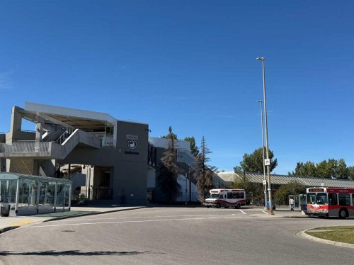 237 Sabrina Way Sw, Calgary, AB 