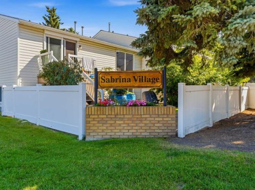 237 Sabrina Way Sw, Calgary, AB 