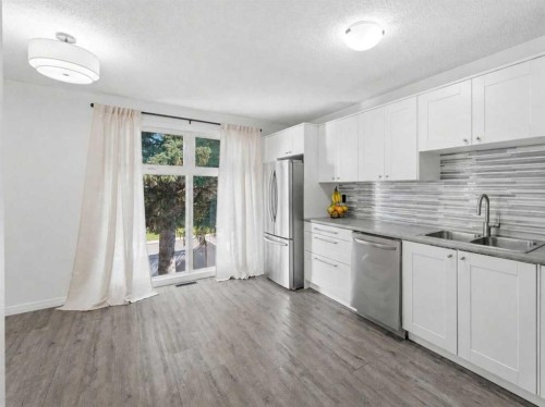 237 Sabrina Way Sw, Calgary, AB 