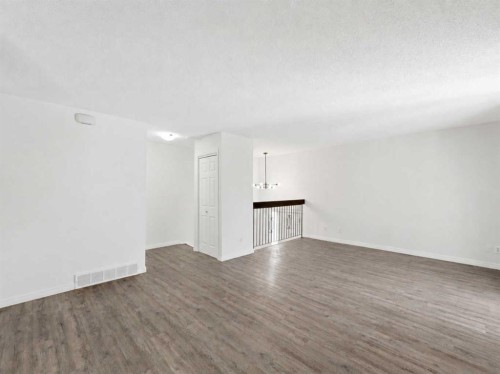 237 Sabrina Way Sw, Calgary, AB 