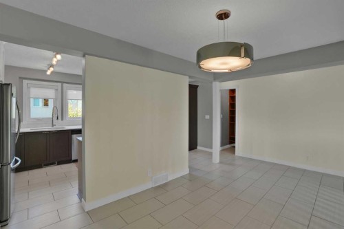 118 Candle Terrace Sw, Calgary, AB 