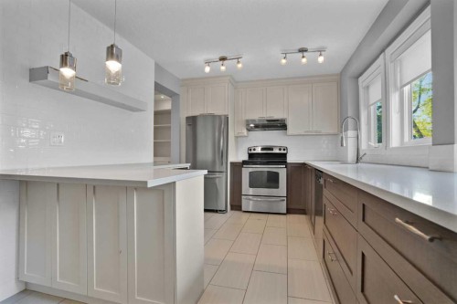 118 Candle Terrace Sw, Calgary, AB 