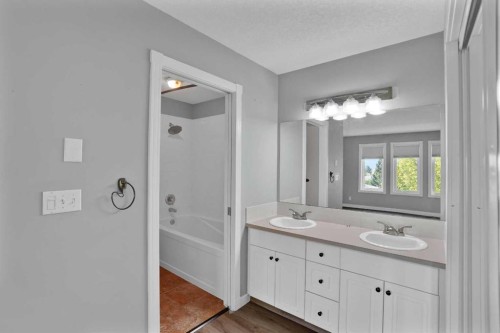 118 Candle Terrace Sw, Calgary, AB 