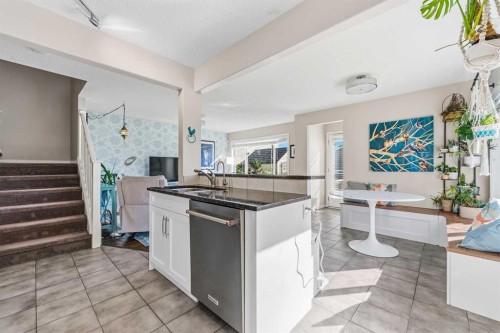 247 Cranberry Place Se, Calgary, AB 