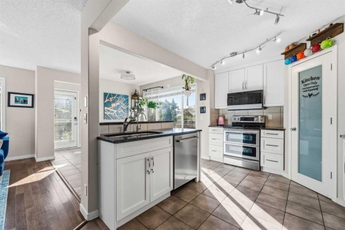 247 Cranberry Place Se, Calgary, AB 