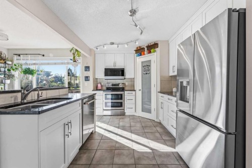 247 Cranberry Place Se, Calgary, AB 