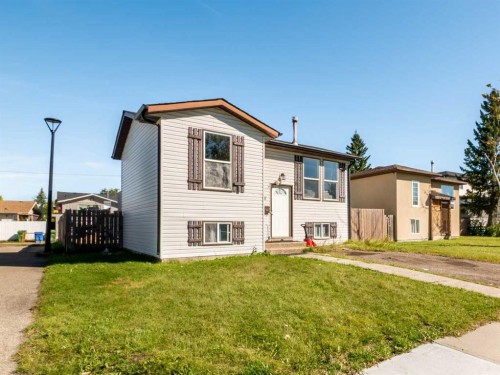 36 Castlebrook Rise Ne, Calgary, AB 