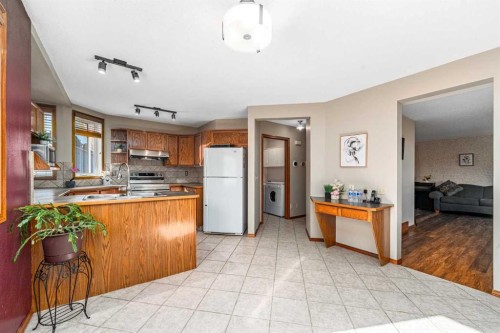 8 Hawkdale Close Nw, Calgary, AB 