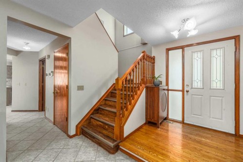 8 Hawkdale Close Nw, Calgary, AB 