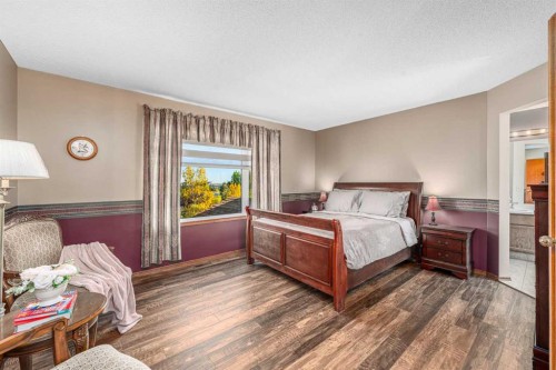8 Hawkdale Close Nw, Calgary, AB 